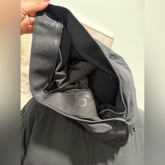 ALO Yoga Black Puffer Coat - Picture 3 of 14